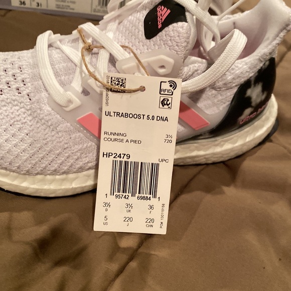 NWT in box Adidas Ultraboost 5.0 DNA women’s size 5 sneakers. - Picture 2 of 9
